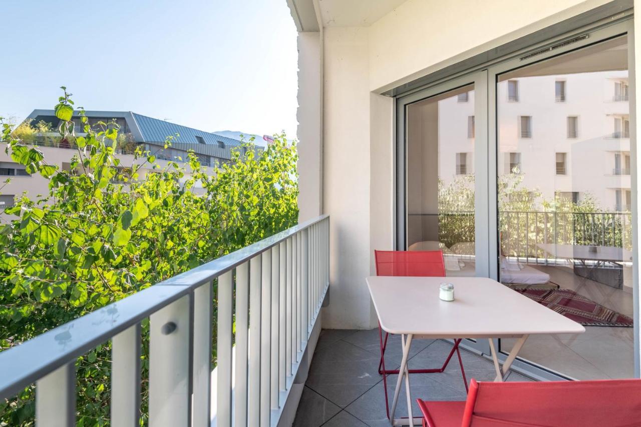 Charming Apartment With Balcony And Parking Near The Center Of Annecy Luaran gambar