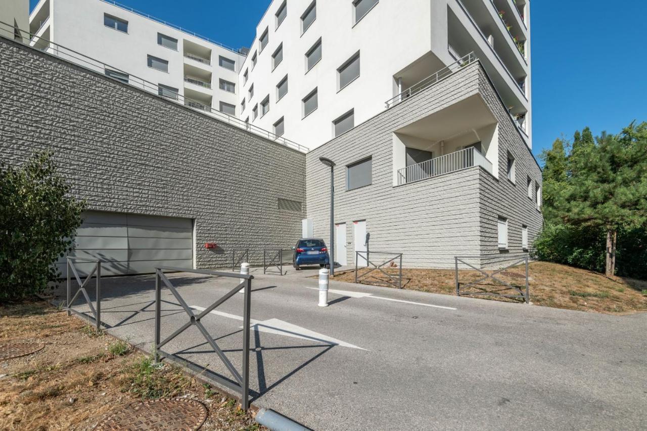 Charming Apartment With Balcony And Parking Near The Center Of Annecy Luaran gambar