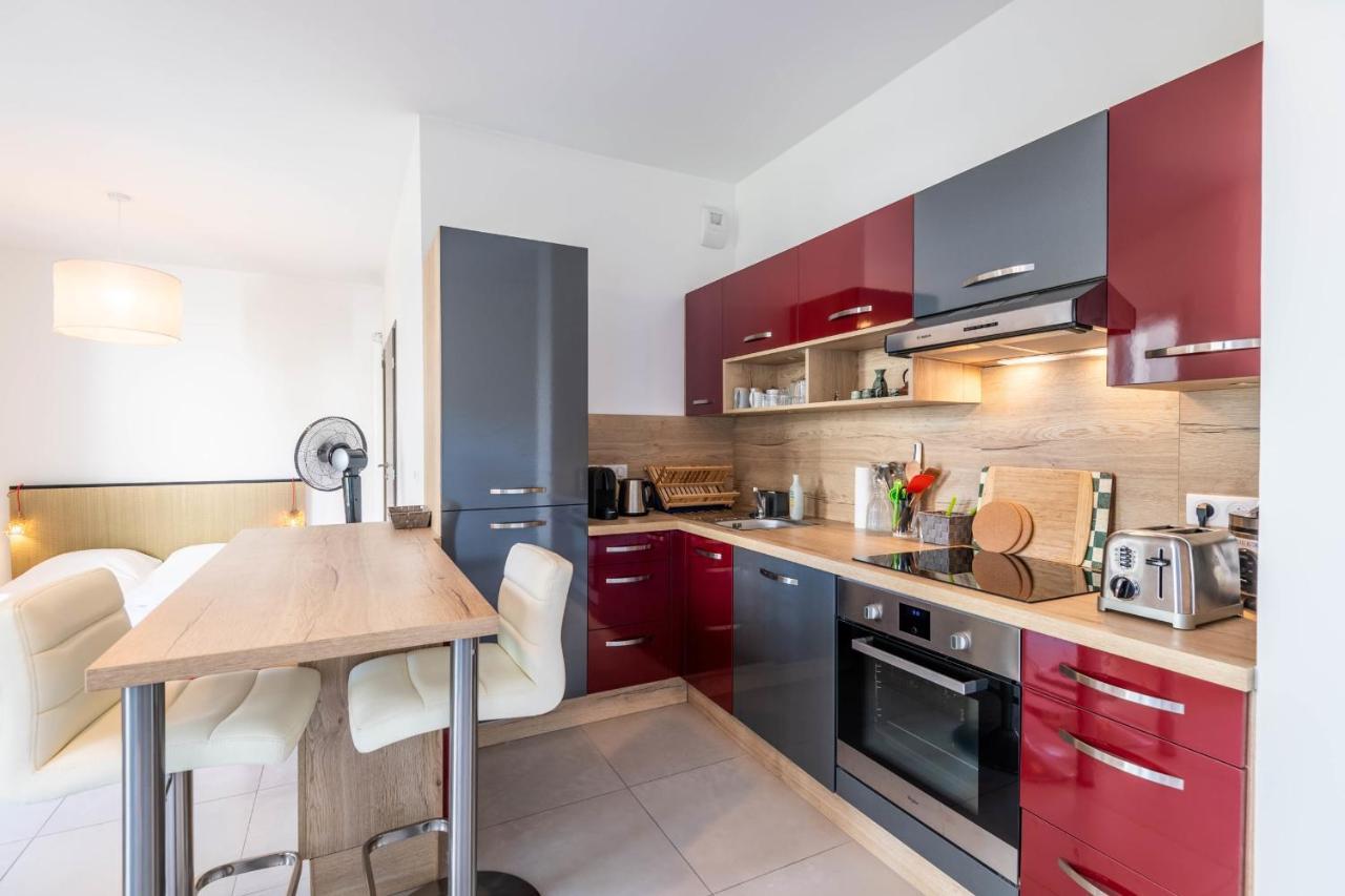 Charming Apartment With Balcony And Parking Near The Center Of Annecy Luaran gambar